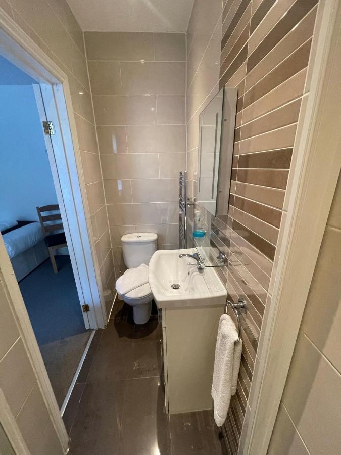 Oakhurst Gatwick B&B Crawley  Bagian luar foto