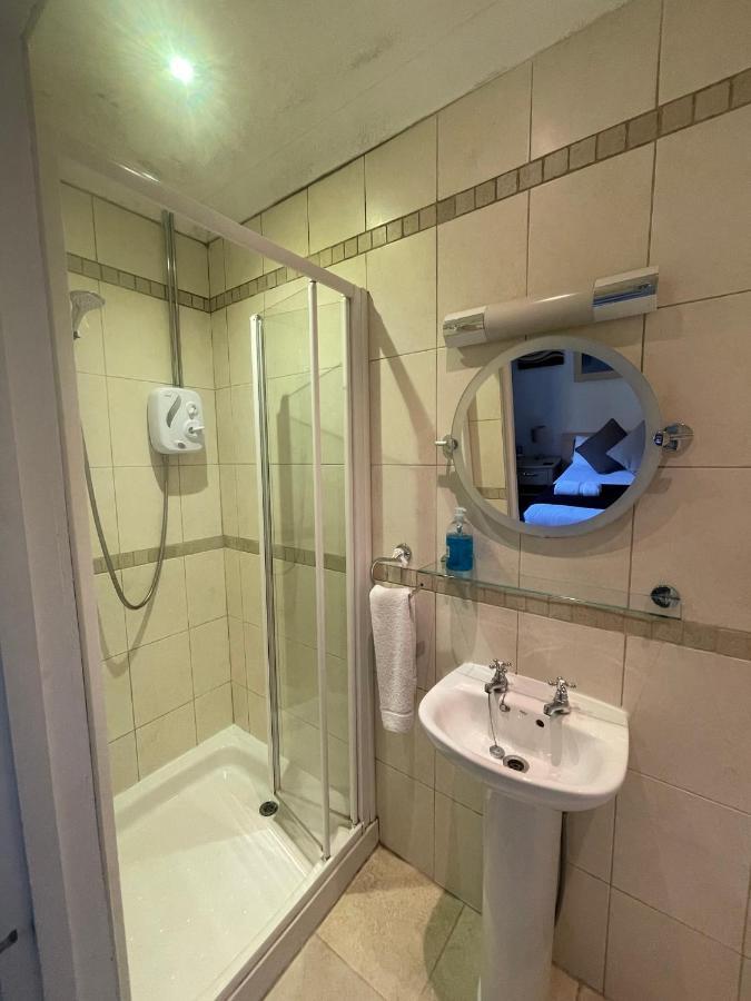 Oakhurst Gatwick B&B Crawley  Bagian luar foto