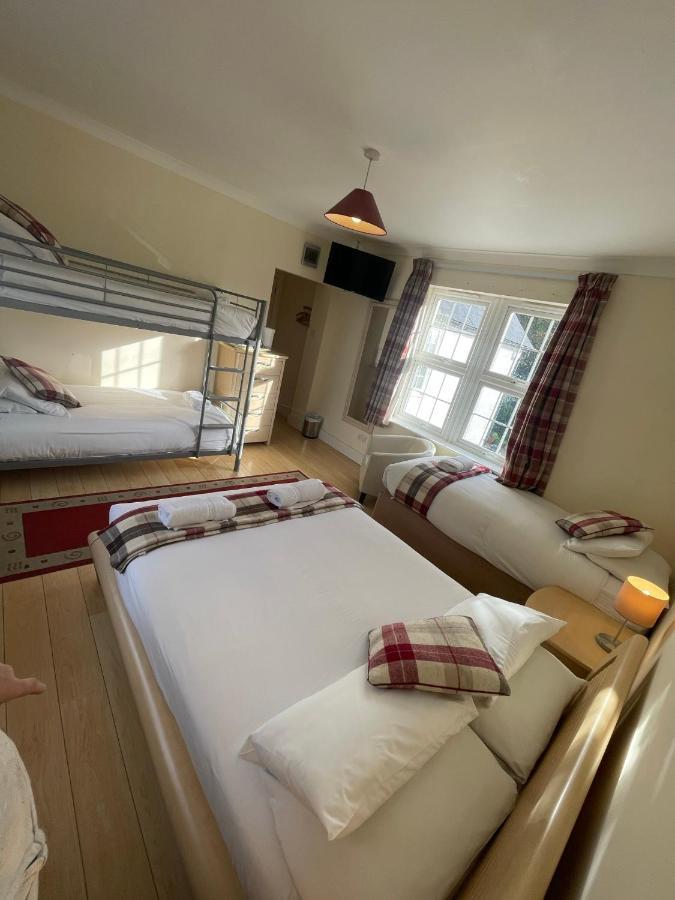 Oakhurst Gatwick B&B Crawley  Bagian luar foto