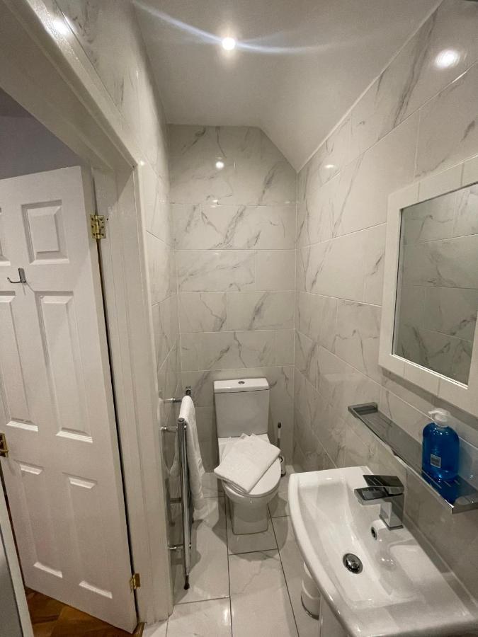 Oakhurst Gatwick B&B Crawley  Bagian luar foto