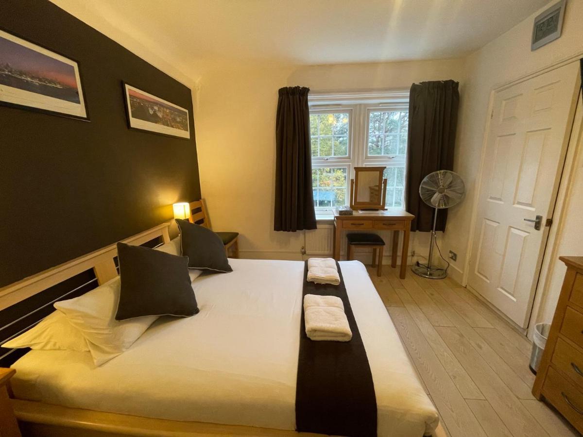 Oakhurst Gatwick B&B Crawley  Bagian luar foto