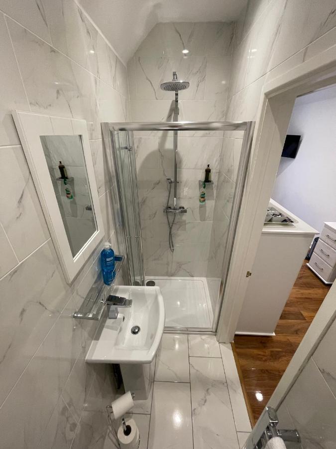 Oakhurst Gatwick B&B Crawley  Bagian luar foto