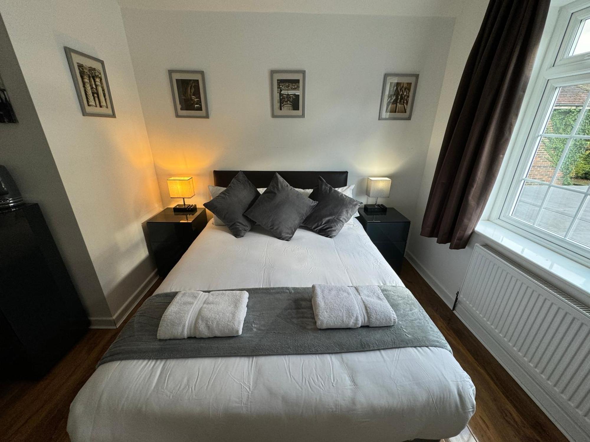 Oakhurst Gatwick B&B Crawley  Bagian luar foto