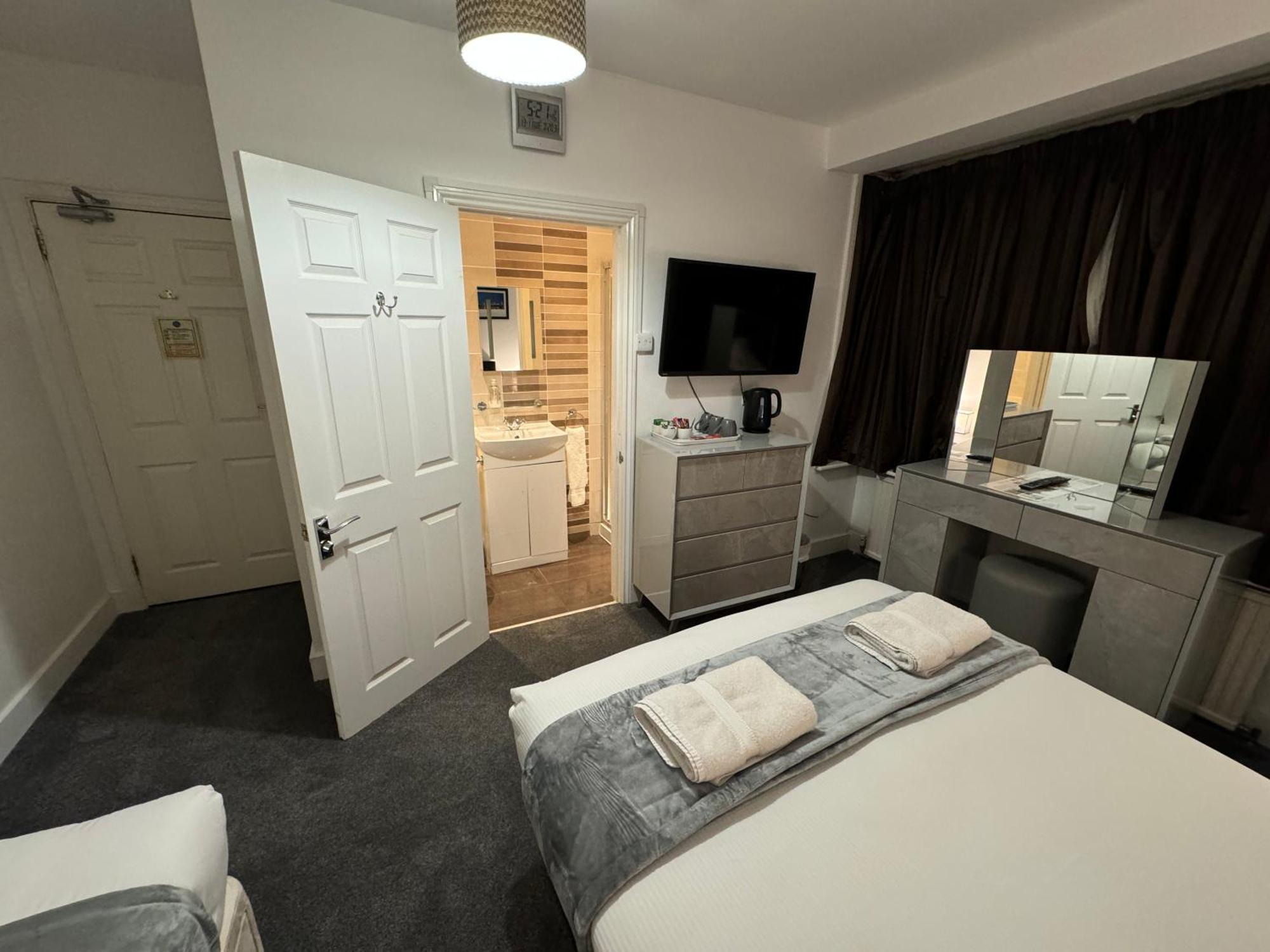 Oakhurst Gatwick B&B Crawley  Bagian luar foto
