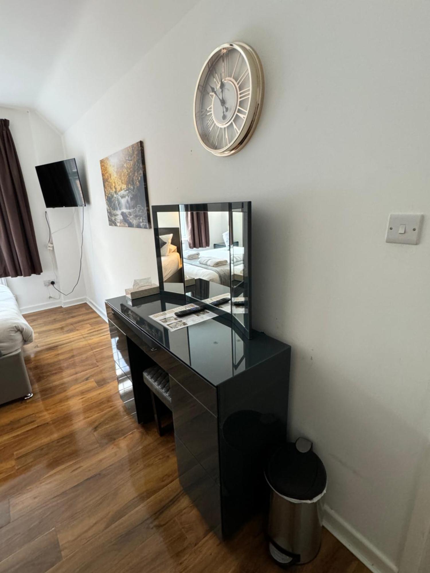 Oakhurst Gatwick B&B Crawley  Bagian luar foto